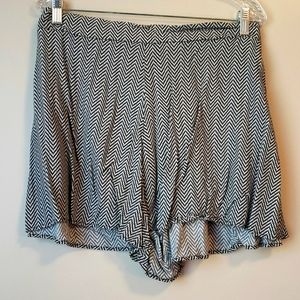 Zig zag flowy shorts